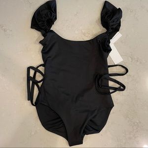 Londrë The Ruffle Shoulder One Piece